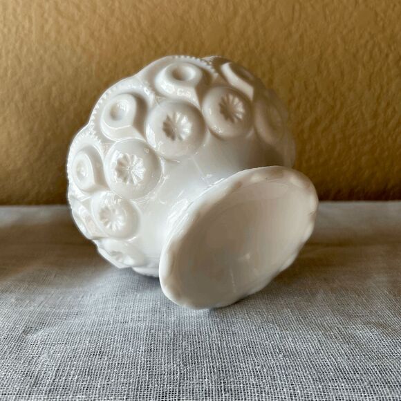 L.E. Smith Moon & Star Fairy Lamp – Milk Glass – Weishar Glass USA - Picture 4 of 10